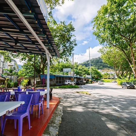 Ees Whale House - Homestay 3 Min Walk To Beach Batu Ferringhi Exterior photo