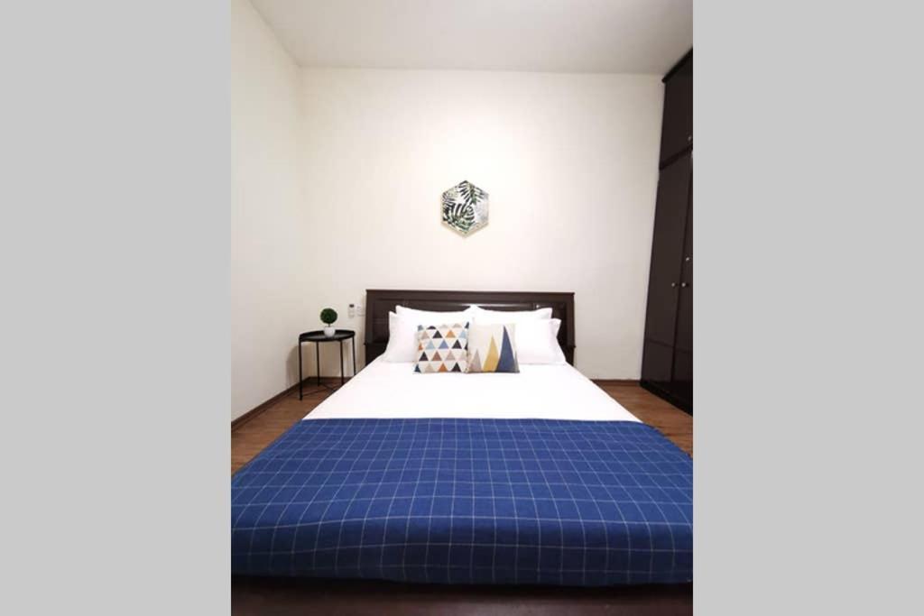 Ees Whale House - Homestay 3 Min Walk To Beach Batu Ferringhi Exterior photo