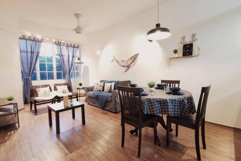 Ees Whale House - Homestay 3 Min Walk To Beach Batu Ferringhi Exterior photo